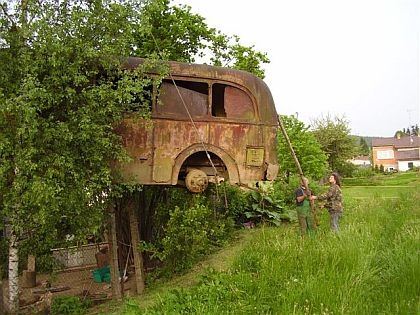 Záchranáři zachraňují nejen životy a  majetek, ale i autobusovou historii.