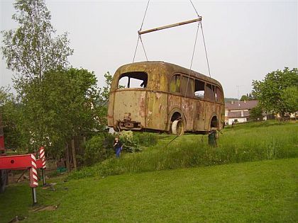 Záchranáři zachraňují nejen životy a  majetek, ale i autobusovou historii.