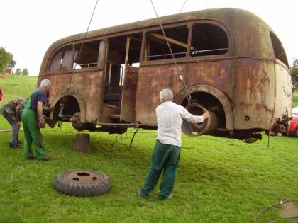 Záchranáři zachraňují nejen životy a  majetek, ale i autobusovou historii.