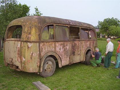 Záchranáři zachraňují nejen životy a  majetek, ale i autobusovou historii.