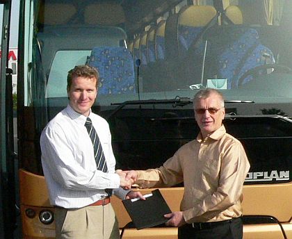 Další zlaté autokary Neoplan Tourliner "Letuška" pro Asianu