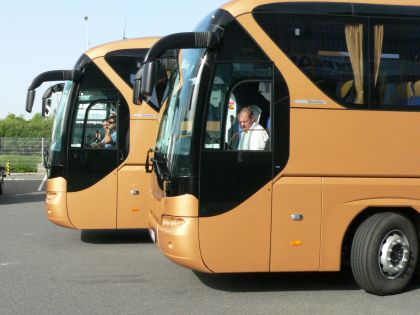 Další zlaté autokary Neoplan Tourliner "Letuška" pro Asianu