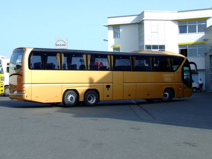 Další zlaté autokary Neoplan Tourliner &quot;Letuška&quot; pro Asianu