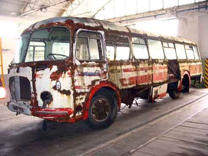 BUSmonitor: Společnost DSZO  začala s opravou dalšího historického autobusu.