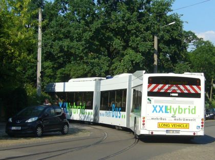 Doppelgelenk(hybrid)bus Hess se tento a příští týden testuje v Drážďanech.