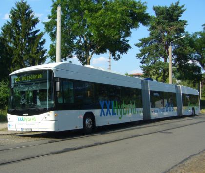 Doppelgelenk(hybrid)bus Hess se tento a příští týden testuje v Drážďanech.