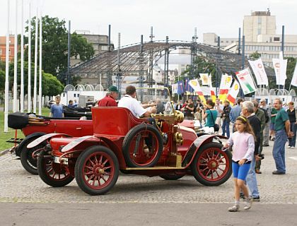 Retro Prague potřetí. Osobní automobily a motocykly.