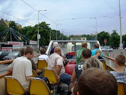 Vracíme se ještě k historickým autobusům na Retro Prague 12.7.2008.