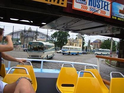 Vracíme se ještě k historickým autobusům na Retro Prague 12.7.2008.