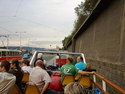 Vracíme se ještě k historickým autobusům na Retro Prague 12.7.2008.