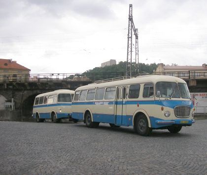 Vracíme se ještě k historickým autobusům na Retro Prague 12.7.2008.