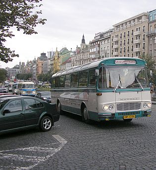 Vracíme se ještě k historickým autobusům na Retro Prague 12.7.2008.