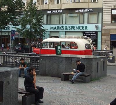 Vracíme se ještě k historickým autobusům na Retro Prague 12.7.2008.