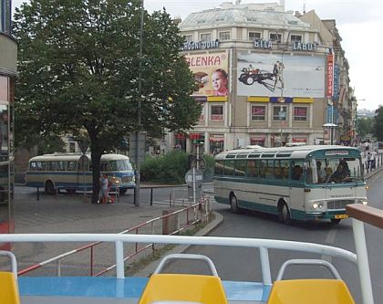 Vracíme se ještě k historickým autobusům na Retro Prague 12.7.2008.