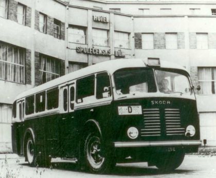 Autobus Škoda 706 RO přivítali silniční dopravci v nelehké situaci v poválečném