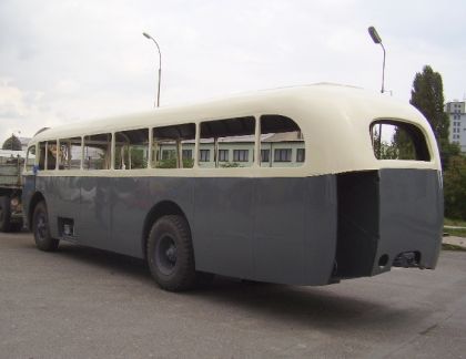 Záběry ze závěru renovace autobusu Škoda 706 RO.