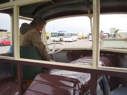 Záběry ze závěru renovace autobusu Škoda 706 RO.