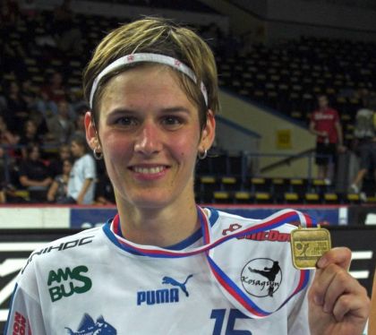 Nejlepší česká florbalistka roku 2005 Magdalena Šindelová propagovala