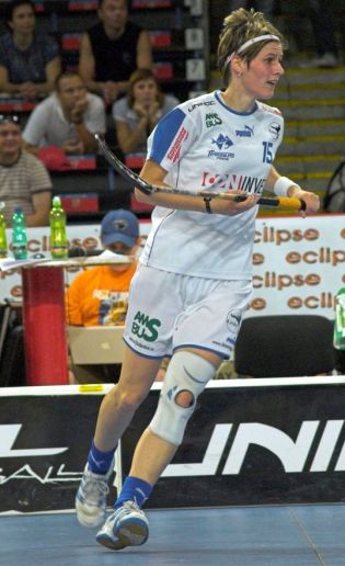 Nejlepší česká florbalistka roku 2005 Magdalena Šindelová propagovala