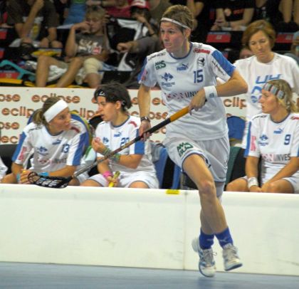Nejlepší česká florbalistka roku 2005 Magdalena Šindelová propagovala