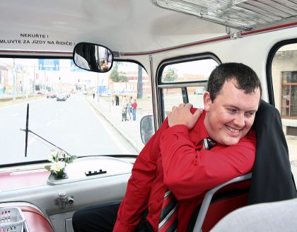 Letní svatba s historickým linkovým autobusem Škoda 706 RTO KAR