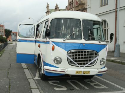 Letní svatba s historickým linkovým autobusem Škoda 706 RTO KAR