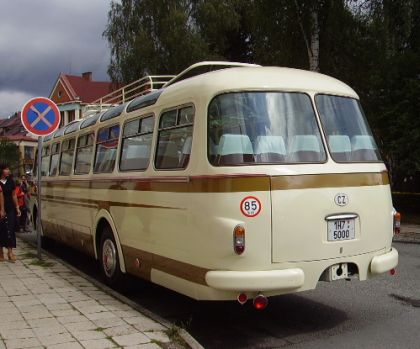 Škoda 706 RTO LUX najdete i v Náchodě. Renovoval ho jeho majitel