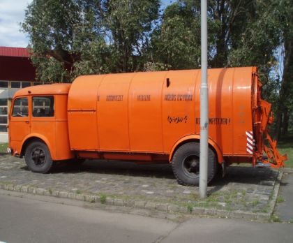 Ještě jednou oranžový popelářský vůz Škoda 706 ROK