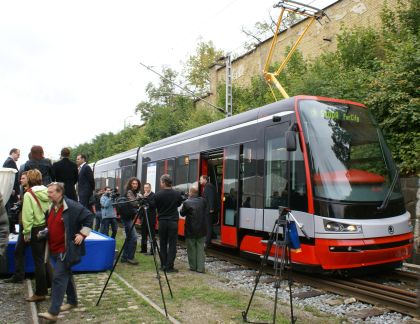 Tramvaj Škoda ForCity se představila ve Škodovce.