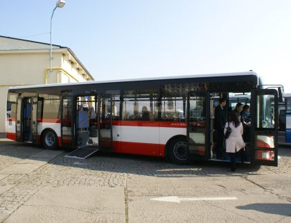 Třídvéřový autobus Irisbus Crossway LE pro městský a příměstský provoz