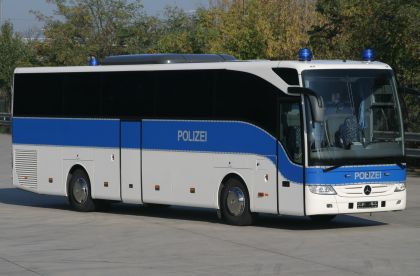 Autokary Mercedes-Benz Tourismo ve službách německé federální policie.