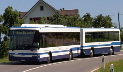 BusZug - souprava s vlekem ve Švýcarsku s autobusem NAW/Hess a