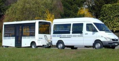 BusZug - souprava s vlekem ve Švýcarsku s autobusem NAW/Hess a