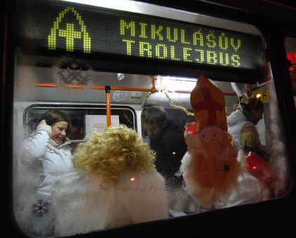 Tradiční Mikulášův trolejbus 30.11. v Plzni - Doubravce.