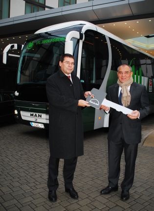 Autokar MAN Lion's Coach L Supreme pro VfL Wolfsburg.