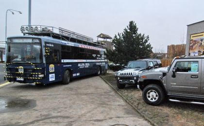 Na pozvání Hummer centra navštívil nedávno Česko terénní autobus AlfaBusz