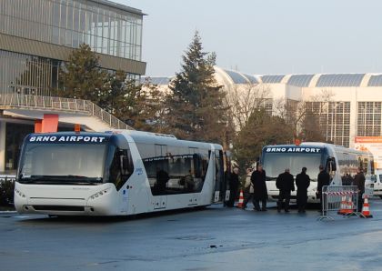 Letiště Brno slavnostně převzalo dva speciální letištní autobusy