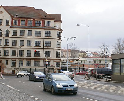 Stavební ruch na ÚAN Florenc 2009. Zachycujeme postup prací na nové hale:
