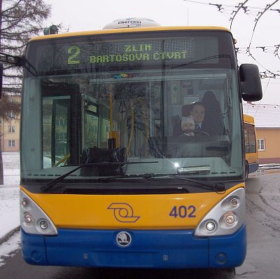 Vracíme se k vysokoškolákům za volanty autobusů MHD.