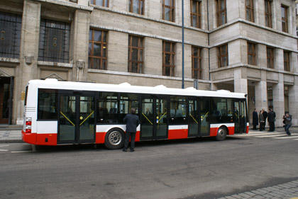 S výsledky tendru na nové autobusy pro Prahu a autobusem SOR NB 12