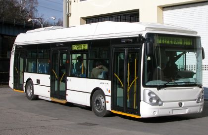 J.L.M.: První autobus na vodíkové palivové články míří do finiše.