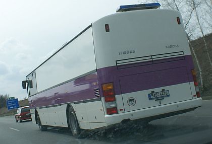 Cestou po mladoboleslavské jsme zaznamenali autobusy Vězeňské služby