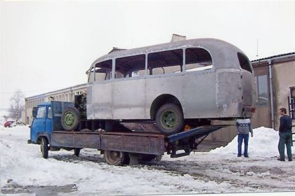 Bilanský  autobus Praga RND odjel ze Zahnašovic do DSZO na lakování.