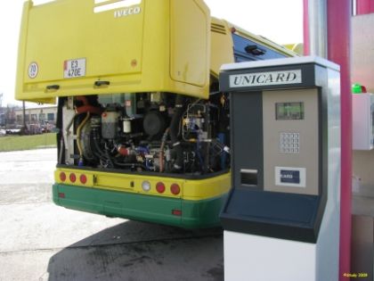 Kloubové Citelisy pro Košice tankovaly u plničky CNG FTL Prostějov.