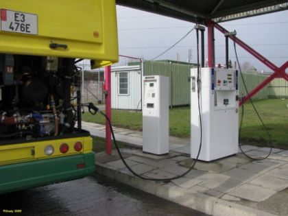 Kloubové Citelisy pro Košice tankovaly u plničky CNG FTL Prostějov.