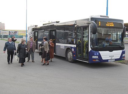 Velikonoce jako malované: Dopravní pohlednice ze Slovenska - autobusy v Popradu.