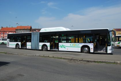 Kloubový Mercedes-Benz na stlačený zemní plyn byl na krátké návštěvě v Plzni.