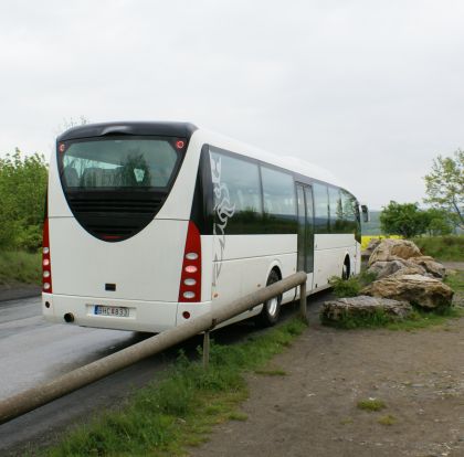 Nadčasový autobus SCANIA Irizar i4 L  v testovací verzi projíždí Evropou.