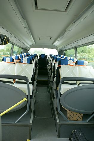Nadčasový autobus SCANIA Irizar i4 L  v testovací verzi projíždí Evropou.