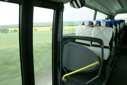 Nadčasový autobus SCANIA Irizar i4 L v testovací verzi projíždí Evropou.